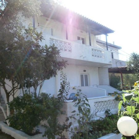Billy'S Amoudi Apartments Екстериор снимка