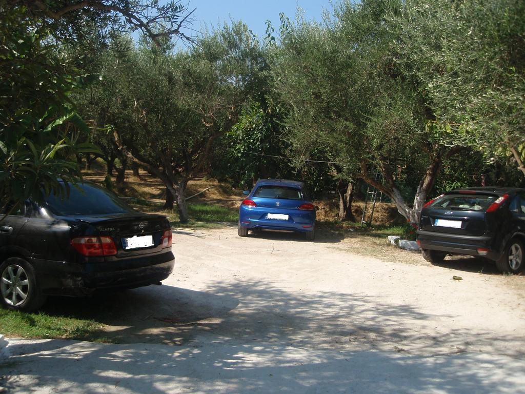Billy'S Amoudi Apartments Стая снимка