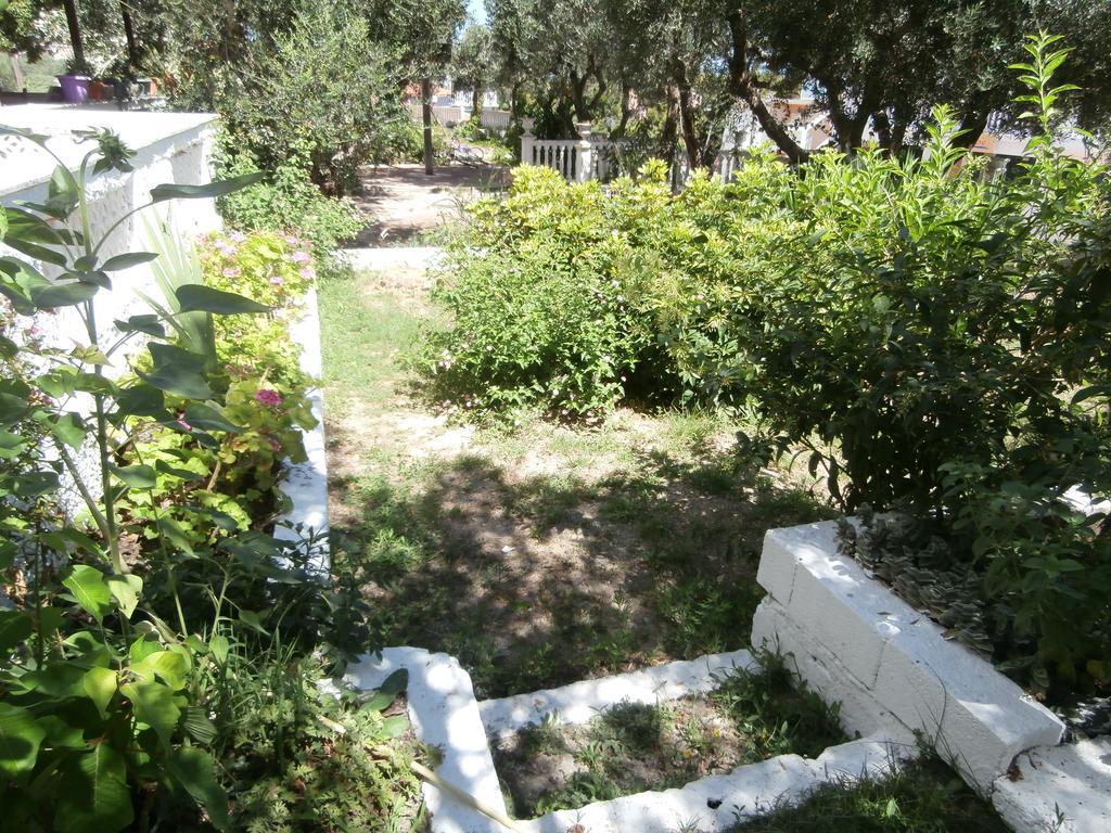 Billy'S Amoudi Apartments Екстериор снимка