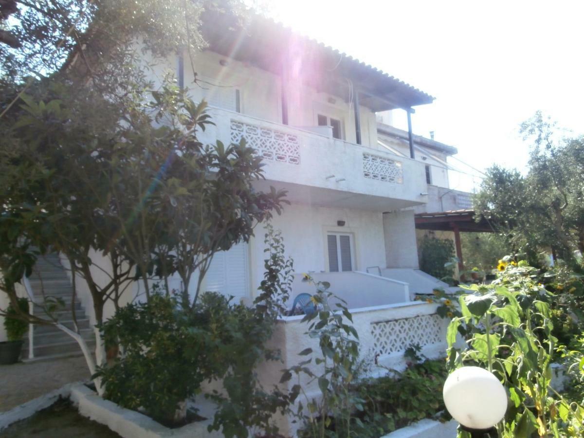 Billy'S Amoudi Apartments Екстериор снимка